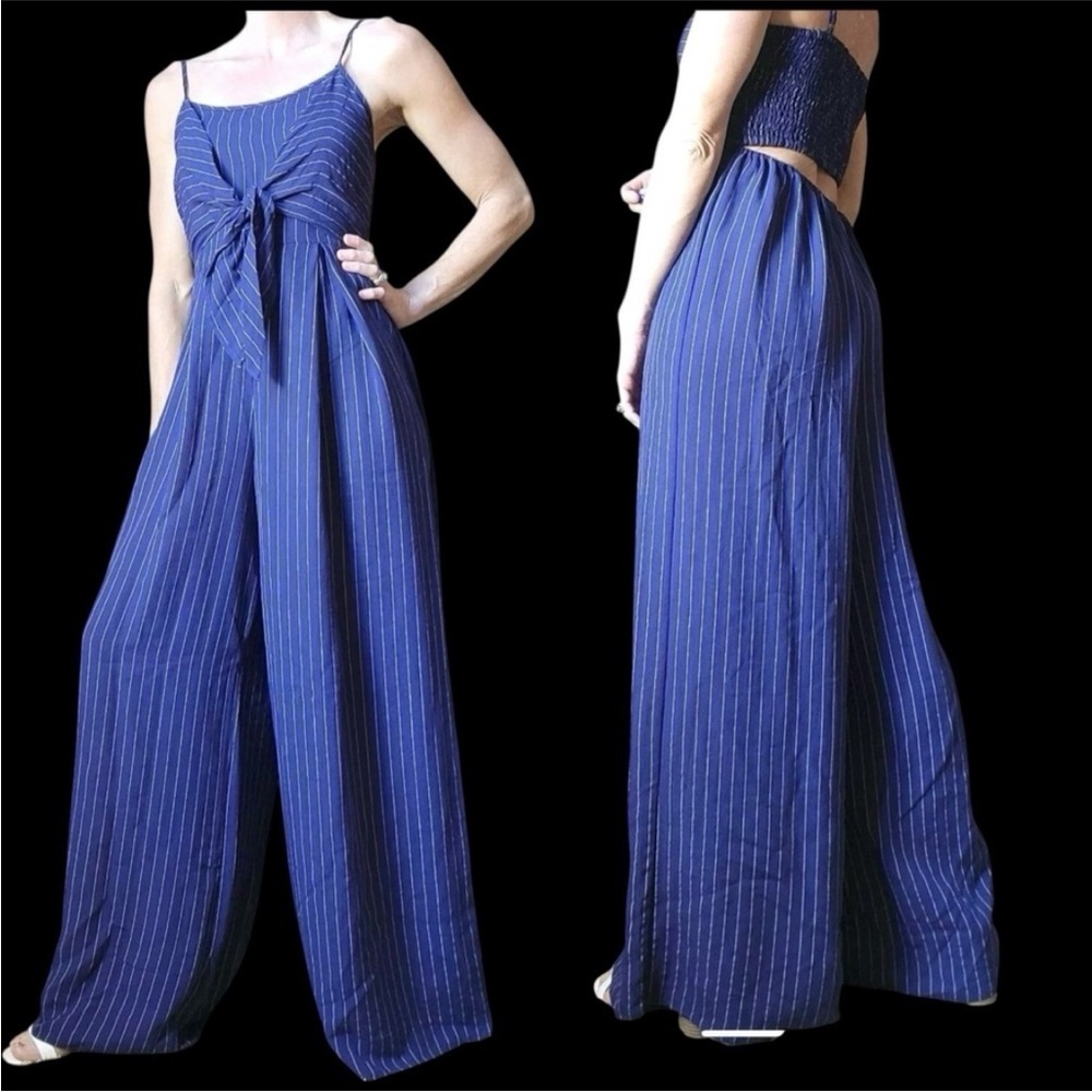 Flying Tomato Pin Stripe Smocked Open Back Tie
Front Wide Leg Jumpsuit Sz
M NWOT
